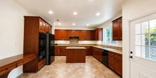 Spacious 5 (or 6) Bedroom House with attached ADU in Winchester for Rent Gallery 8