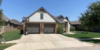 Gorgeous 4 bedroom 2 bathroom Available September! Gallery 1