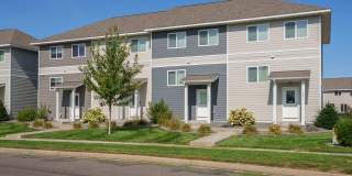 SPACIOUS AND MODERN TOWNHOME SPACIOUS AND MODERN TOWNHOME Gallery 1