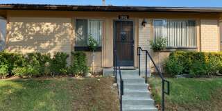 2+1 Townhome on East side of Simi Valley Gallery 1