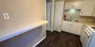 1-bed/1-bath Duplex! Gallery 7