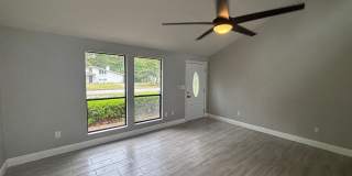 Newly renovated, WOW this will rent quick! Gallery 6