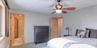 4 bedroom / 2 car garage / small dog on approval Gallery 15
