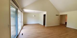 Mequon - A Stunning 3 Bedroom 3 Bath Condo Gallery 7