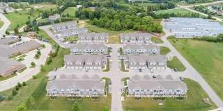 Condo Style Upper 3 Bedroom 2 Bathroom plus Den Apartment Gallery 3