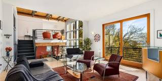 Architectural Seattle Masterpiece with Panoramic Water Views Gallery 12