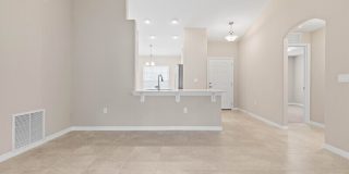 5 Seabury Place Gallery 12