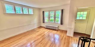Spacious 6 bedroom 3.5 bath Tudor Townhouse w/Deck close to Georgetown University & Hospital Gallery 6