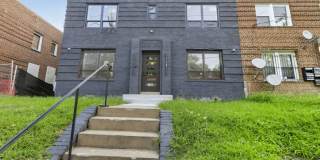 Charming 2 BR/1 BA Apartment in Congress Heights! Gallery 1