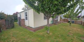 Beautifully designed 2BD/1BA home located near Henderson Center! Gallery 23
