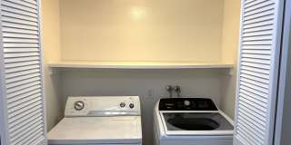 Beautifully Renovated 2 + 2.5 Santa Monica Condo townhouse Gallery 16