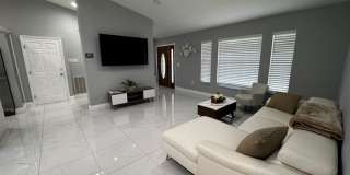2 bedroom 1.5 bathroom furnished home Gallery 7
