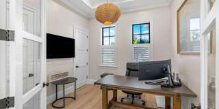 18 NW 15th Street Gallery 17