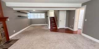 Charming 4 Bedroom Residence with Expansive Yard Gallery 20
