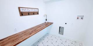 ABSOLUTELY UNBELIEVABLE NEW HIGH END CUSTOM HOME! Gallery 22