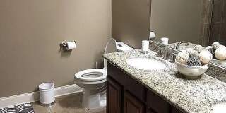 2435 Robert St Gallery 24