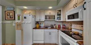3050 Northeast 48th Court Gallery 9
