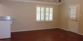 Beautiful 2 Bedroom Brick Ranch with Private Courtyard Patio Beautiful 2 Bedroom Brick Ranch with Private Courtyard Patio Gallery 5