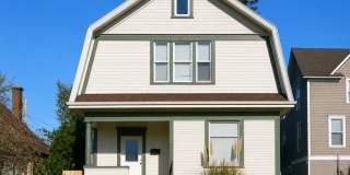 SUMMER SPECIAL* on a Spacious 5+ bdrm/2 bath in York Neighborhood Gallery 1