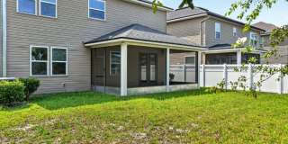 Large 4 bedroom home in Oakleaf Gallery 43