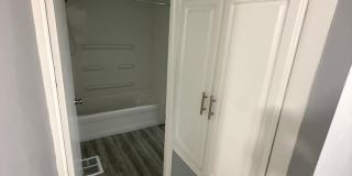 Cute 2 Bedroom Home with Large yard! Gallery 5