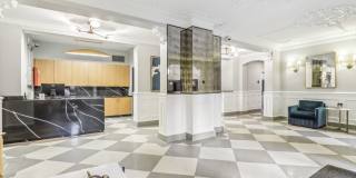 Oliver on LaSalle Gallery 21