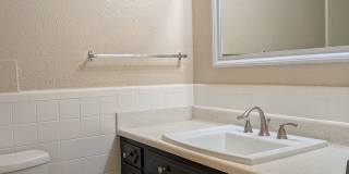 95 N Clarkson St Carolyn Arms Apartments Gallery 33