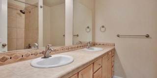 Light & Bright 2 Bed 1 Bath Condo! Gallery 13