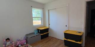 Spacious 4 bed 2 Bath Centrally Located Gallery 14