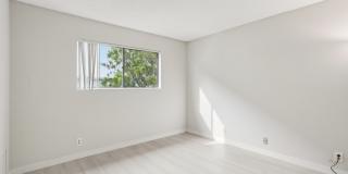 725 E Providencia Ave Gallery 12