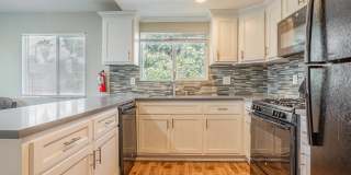 1201 W 36th Place - Co-Living Gallery 2