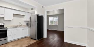 Lovely Two Bedroom Condo in Cotswold! Gallery 8