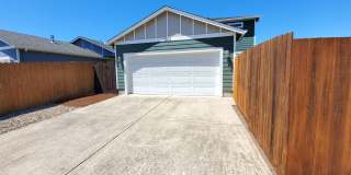 Pet Friendly 3 Bed / 2.5 Bath Home Near I-5 Gallery 18