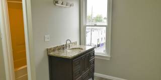 Beautifully Renovated 3 Bedroom with Parking Gallery 18
