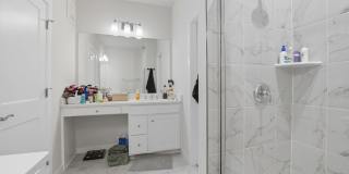 709 Thomas Ln #B Gallery 20