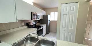 AVAILABLE NOW:  Beatiful 2BR/2.5BA Orange Park / Wells Ridge Townhome Gallery 7