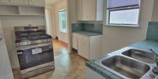2 Bed 1 Bath Upperr unit apartment in a Duplex Gallery 7