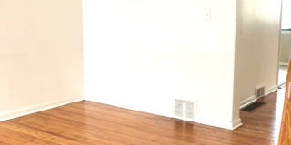 Stunning 3-Bedroom Townhome in East Oak Lane! Available NOW! Gallery 5
