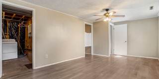 Great house near UCCS with 2x kitchen and 2x laundry! Gallery 22