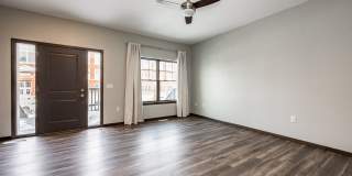 Spacious Townhome In The Kingston Neighborhood Gallery 5