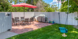 Trailside Living: 5BR Home Steps from Sanitas & Pearl Street Gallery 5