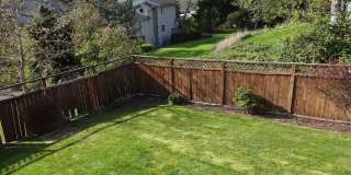 Large 6-Bedroom Home with a Fenced Yard, Pet Friendly! Gallery 3
