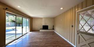 Cutest 3-Bedroom House with Covered Back Patio + Bonus Storage/Office! Gallery 9