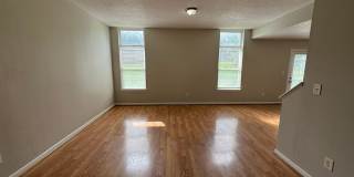 Lawrence-Fort Ben-Oaklandon 3 Bedroom and 2.5 Bathroom Gallery 4