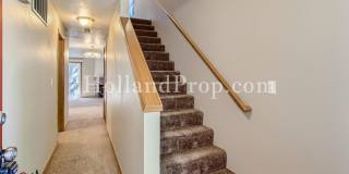 Lovely End unit of a triplex with garage Gallery 2