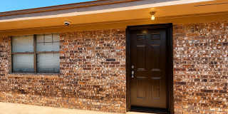 UPDATED and fresh! ONE bedroom, ONE bathroom! NO BACKYARD UPDATED and fresh! ONE bedroom, ONE bathroom! NO BACKYARD Gallery 1