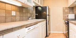 Redmond Condo with 2 Parking Spaces Included Gallery 7
