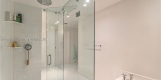 520 West Ave Gallery 22