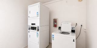 Tarzana Five Apartments Gallery 7