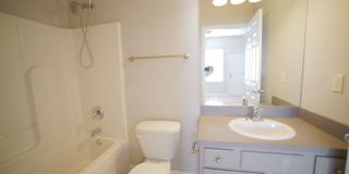 3 Bed / 3.5 Bath Townhome in NW Gallery 16